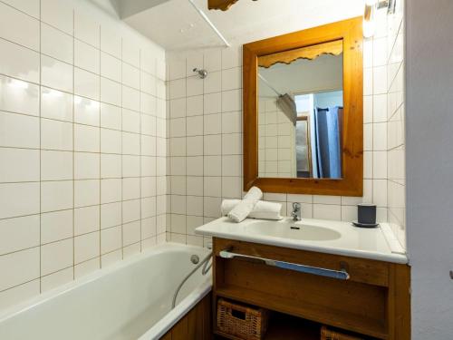 Studio Rond Point des Pistes - Val Claret-13 by Interhome