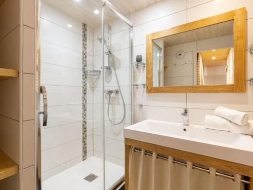 Apartment Grand Roc - Val Claret-1 by Interhome