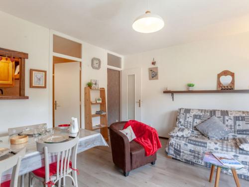 un salon avec un canapé et une table dans l'établissement Apartment Castel des Roches B20 by Interhome, à Saint-Gervais-les-Bains