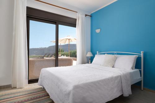 Ένα ή περισσότερα κρεβάτια σε δωμάτιο στο Villa Athena with Private Pool and Seaview