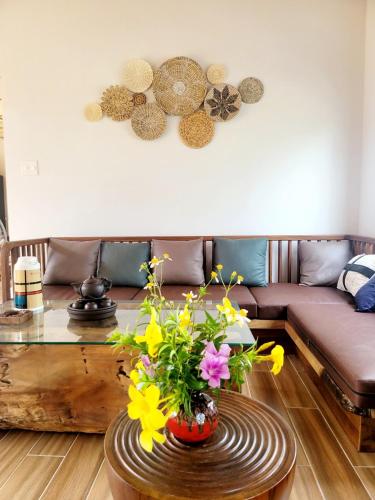 Khu vực ghế ngồi tại Sakura Mura Homestay Phú Quốc