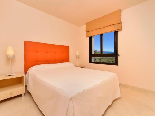 Postel nebo postele na pokoji v ubytování Apartment Apartamento 1 dormitorio vista mar lateral by Interhome