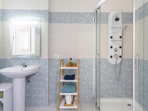 Ένα μπάνιο στο Apartment Océano by Interhome