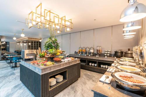 Makanan di atau berdekatan hotel