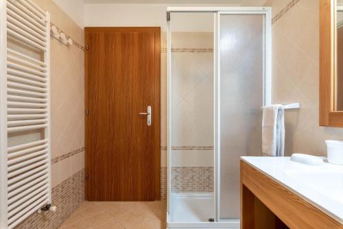 a bathroom with a shower and a sink at Betites Trilocale in Canazei