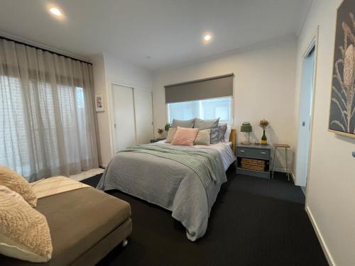Ένα ή περισσότερα κρεβάτια σε δωμάτιο στο Rosebud Bay Beach House