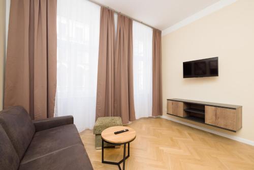 Телевизор и/или развлекательный центр в Vienna Stay Apartments Pezzl 1170