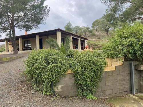 a house with bushes in front of it at Stavros Country House in Siá