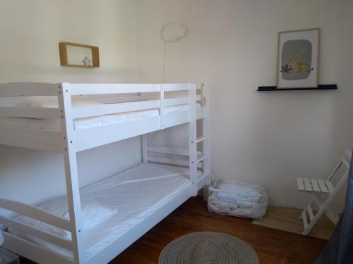 Poschodová posteľ alebo postele v izbe v ubytovaní Appartement lumineux à 100 mètres de la plage