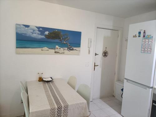 a white room with a table and a refrigerator at HABITACION EN CHUECA, CENTRO DE MADRID in Madrid