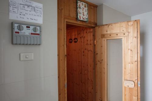 a room with a wooden door and a wall at 2B-Short-term rental allowed-2BRs Downtown Bangkok in Makkasan