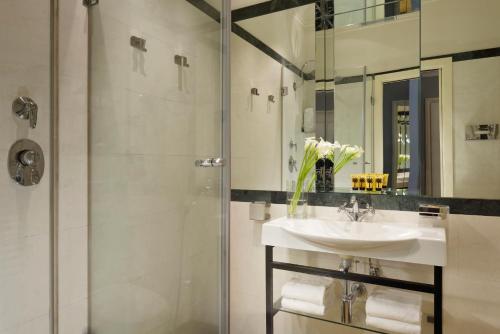 Un baño de Leon's Place Hotel In Rome
