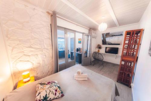 a room with a bed with a towel on it at Studio CASSIA en RDJ proche lagon de l'Ermitage in Saint-Gilles les Bains