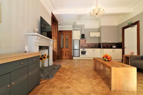 Kuchyň nebo kuchyňský kout v ubytování Signature - Linden House Flat 1