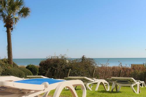 Schooner II Beach and Racquet Club photo 23