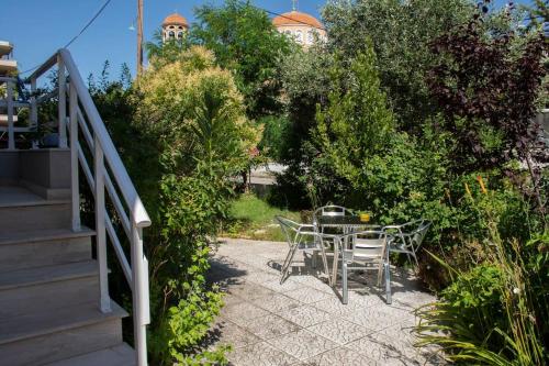 Anadora 2: Hospitable stone house with yard