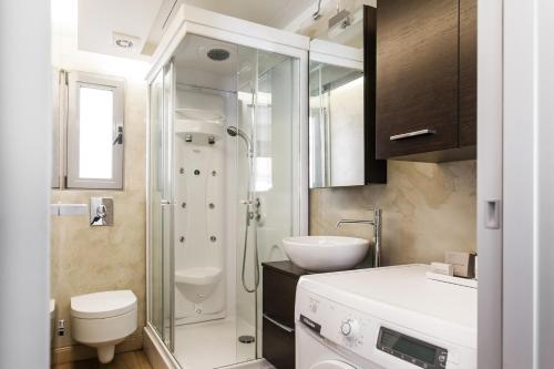 Koupelna v ubytování Striking Apartments in Kolonaki by UPSTREET
