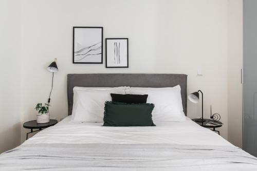 Postel nebo postele na pokoji v ubytování Striking Apartments in Kolonaki by UPSTREET