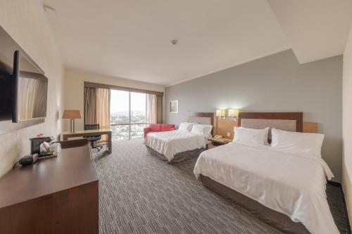 Katil atau katil-katil dalam bilik di Holiday Inn Guadalajara Select by IHG