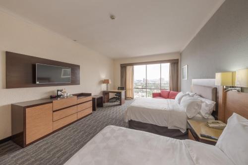Katil atau katil-katil dalam bilik di Holiday Inn Guadalajara Select by IHG