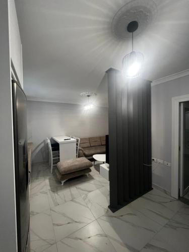 090 Center Apartment - Imazhi 8