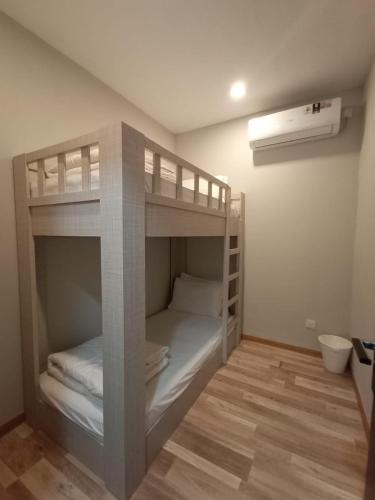 a room with two bunk beds in a room at HOM Penuin Batam in Nagoya