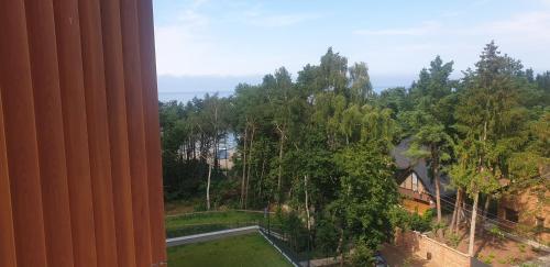 an aerial view of a house with trees and a yard at PINEA Apartments Pobierowo z niesamowitym widokiem na morze oraz jacuzzi w wybranych apartamentach in Pobierowo