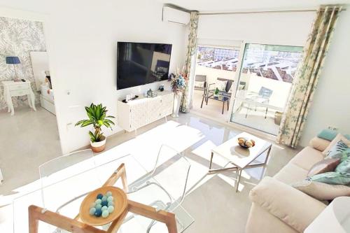 LUX. FRONTBEACH-TERRACE. 5 POOLS.TV. 2 A.C.NETFLIX