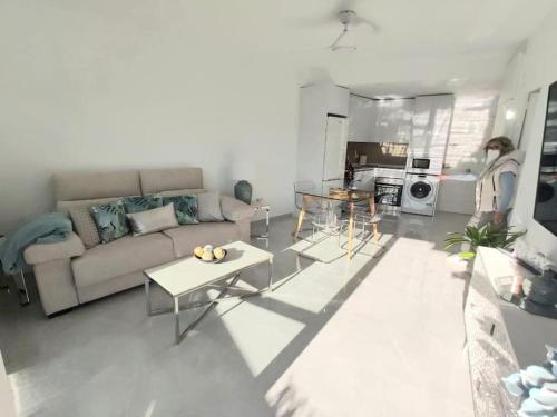 LUX. FRONTBEACH-TERRACE. 5 POOLS.TV. 2 A.C.NETFLIX