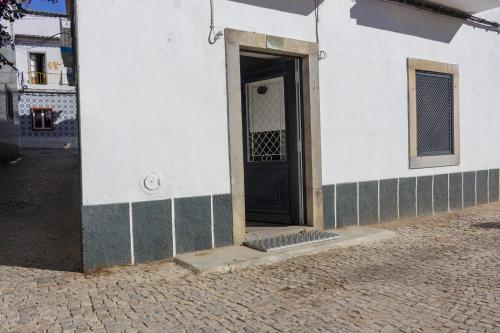 Apartamento Almirante T1 by YHA