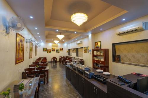 a restaurant with tables and chairs and a waiting room at Trimrooms Mount Blue in Jaipur