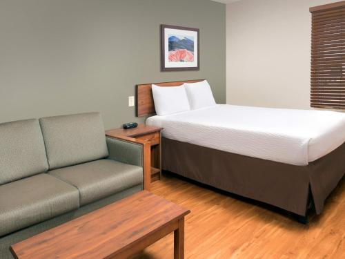 Krevet ili kreveti u jedinici u objektu Extended Stay America Select Suites - Phoenix - North