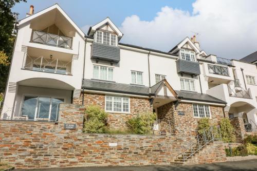 4 St Elmo Court – Photos 2