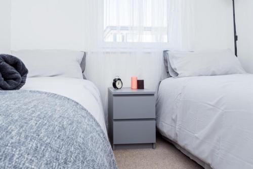 Ένα ή περισσότερα κρεβάτια σε δωμάτιο στο Bayview Apartments