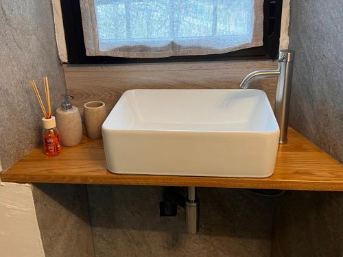 a white sink sitting on top of a wooden counter at COSY LITTLE HOME in Mergozzo