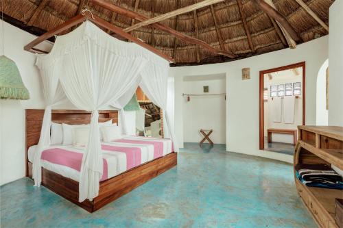 Katil atau katil-katil dalam bilik di Dos Ceibas Tulum - Feel Good Hotel