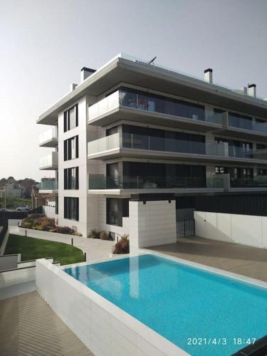 Apartamento en Edificio Nuevo con Piscina