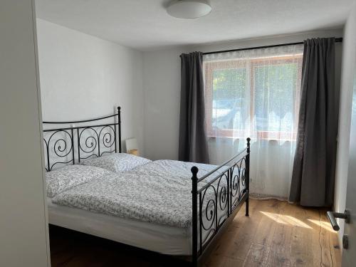 Ένα ή περισσότερα κρεβάτια σε δωμάτιο στο Kreiers Alp