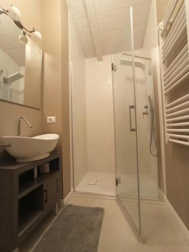 a bathroom with a shower and a sink at B&B Non ti scordar di me in Arezzo