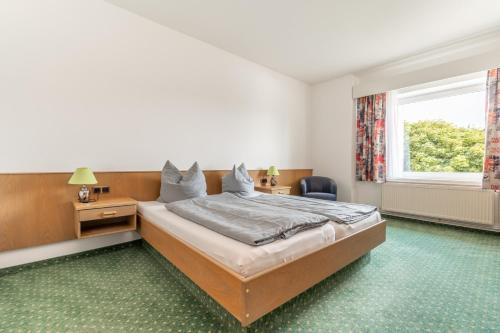 Ένα ή περισσότερα κρεβάτια σε δωμάτιο στο Hotel Kniestedter Hof