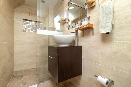 a bathroom with a sink and a toilet in it at Hotel Gran Boutique Sabana in Chía