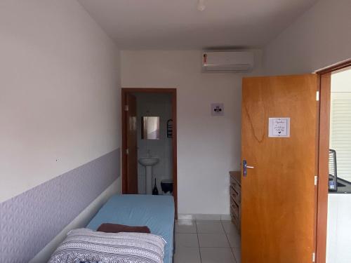 Katil atau katil-katil dalam bilik di Residencial pimenta - aluguel temporada - apto mobiliado