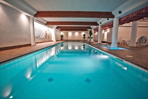 a large swimming pool in a hotel room at Enzian Inn in Leavenworth