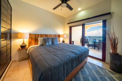 Voodi või voodid majutusasutuse Condo Surf 405 - Luxury Oceanview Beachfront 3 BR with Gym - At El Faro Condos toas