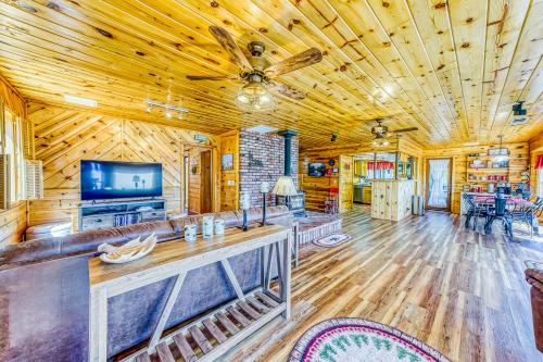 Hilltop Hideaway Cabin