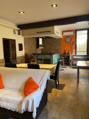 a living room with a bed and a kitchen at Casa Rural La Sureña in Ossa de Montiel