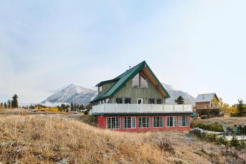 NN - The Beach House Carcross 3-bed 2-bath