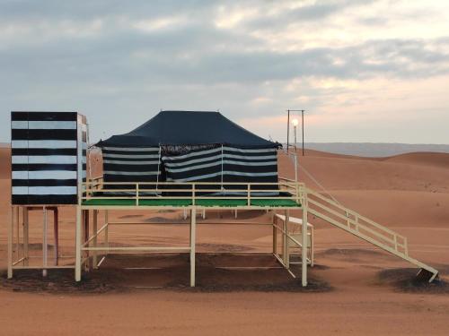 a tent in the middle of the desert at Oman desert private camp in Shāhiq