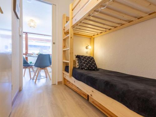 Posedenie v ubytovaní Studio cosy pour 4 personnes, proche centre et téléphérique, navette gratuite, balcon, casier à skis - FR-1-296-438