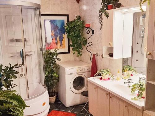 a laundry room with a washing machine and a washer at Four-Bedroom Holiday home in Hundeidvik in Hundeidvik